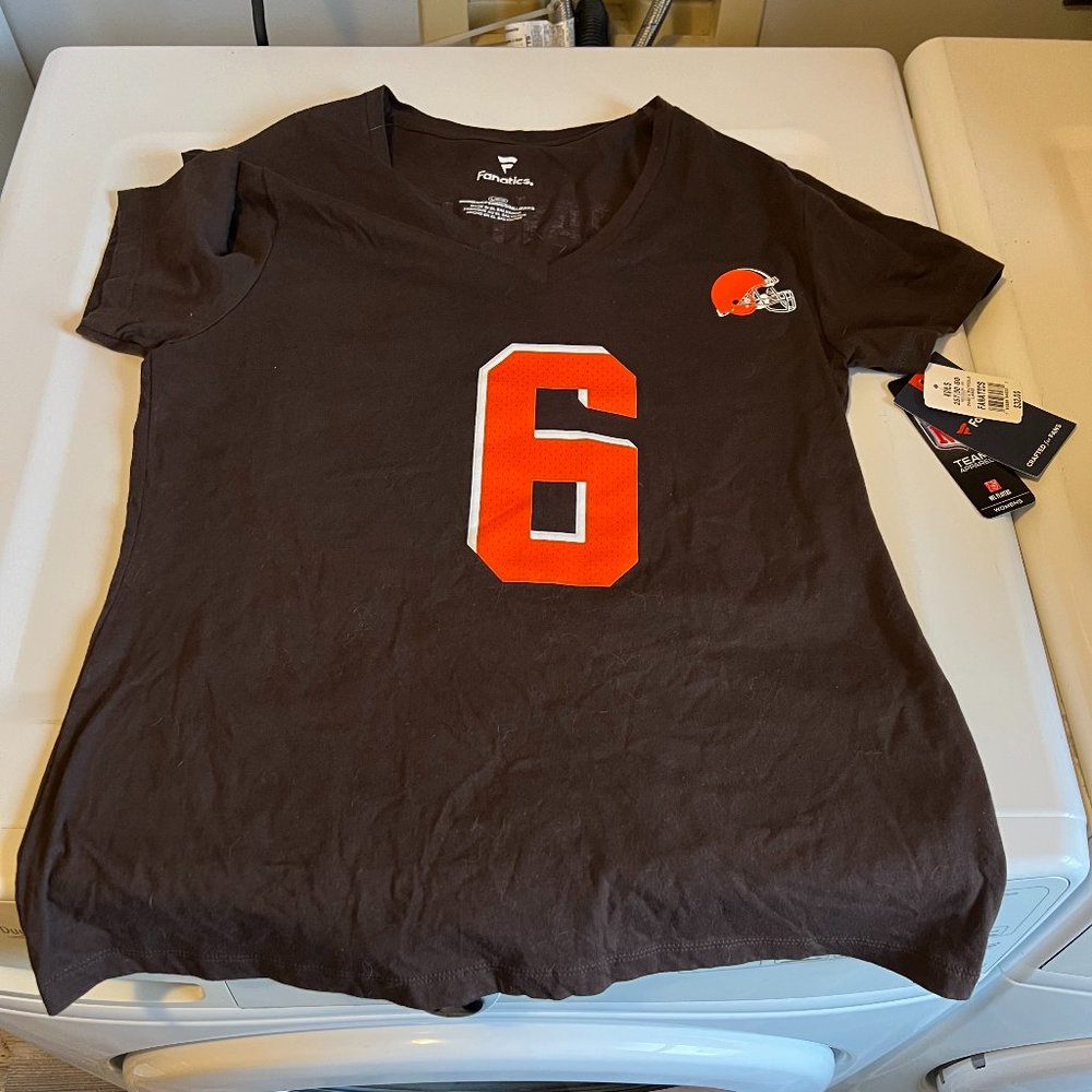 Cleveland Browns Fanatics Baker Mayfield  Women's V-cut t-shirt (NWT)